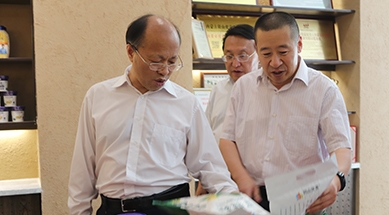 內(nèi)蒙古自治區(qū)政協(xié)黨組書記、主席李秀領(lǐng)考察、調(diào)研我公司